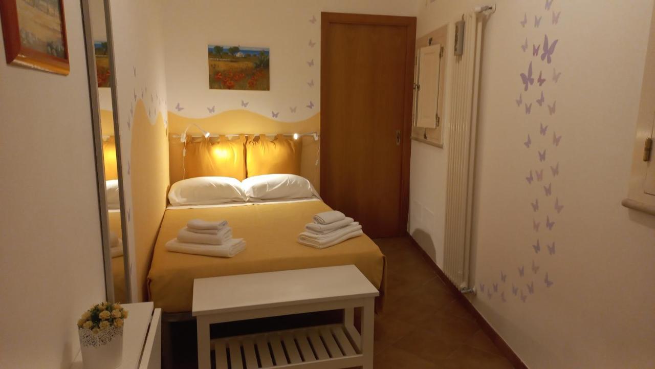 Tronchetto bianco Bed and Breakfast Mola di Bari Esterno foto